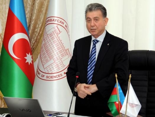 Ильхам Алиев наградил Акифа Ализаде