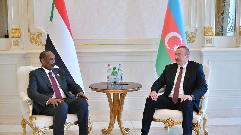 Azərbaycan Prezidenti sudanlı həmkarı ilə görüşdü - FOTO