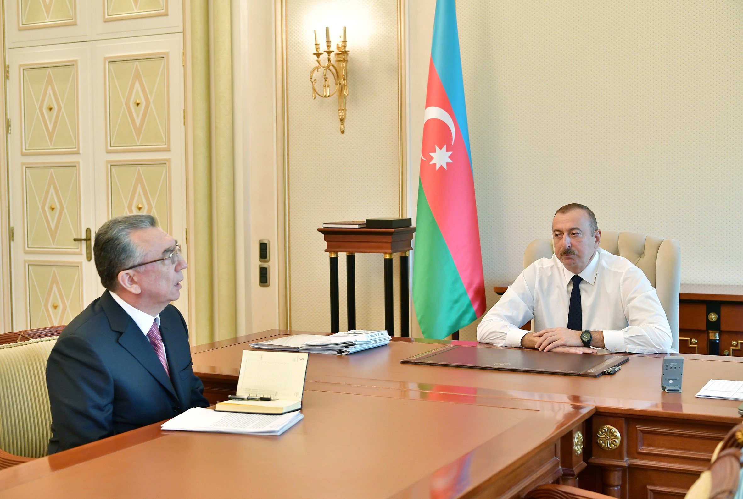 Президент Ильхам Алиев принял главу Иcполнительной власти города Баку