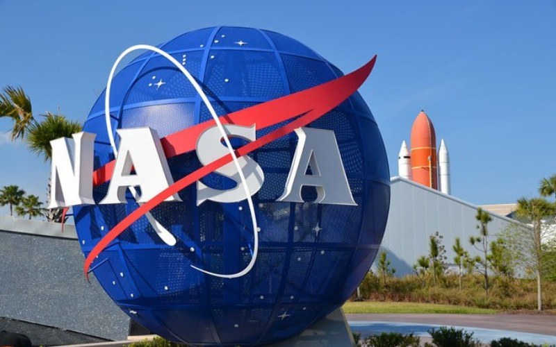 NASA завершает установку двигателей на сверхтяжелой ракете для полетов на Луну