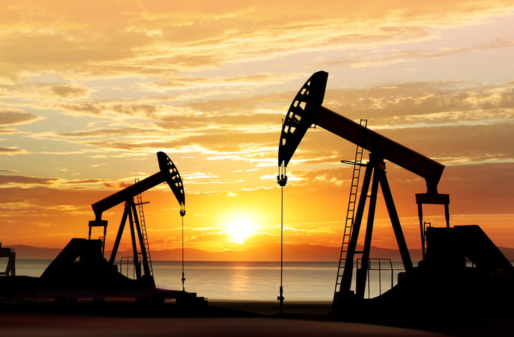 Нефть дешевеет после скачка на прошлой неделе, Brent на уровне $61,95 за баррель
