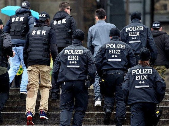 В Германии 7 граждан Азербайджана арестовали за торговлю мигрантами