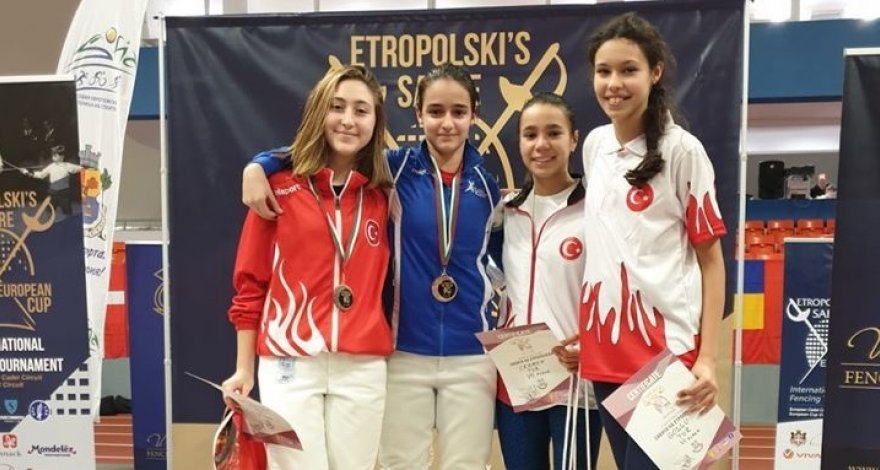 Азербайджанская фехтовальщица завоевала серебро