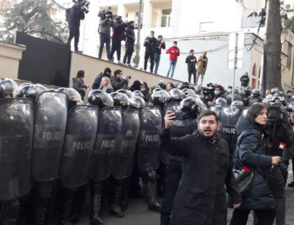 Десятки протестующих задержаны в Тбилиси