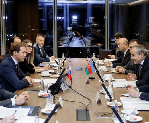 Джаббаров и Мантуров обсудили азербайджано-российские проекты в области судостроения, фармацевтики