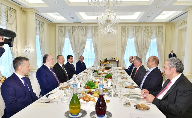 Состоялся рабочий обед президента Ильхама Алиева с королем Иордании