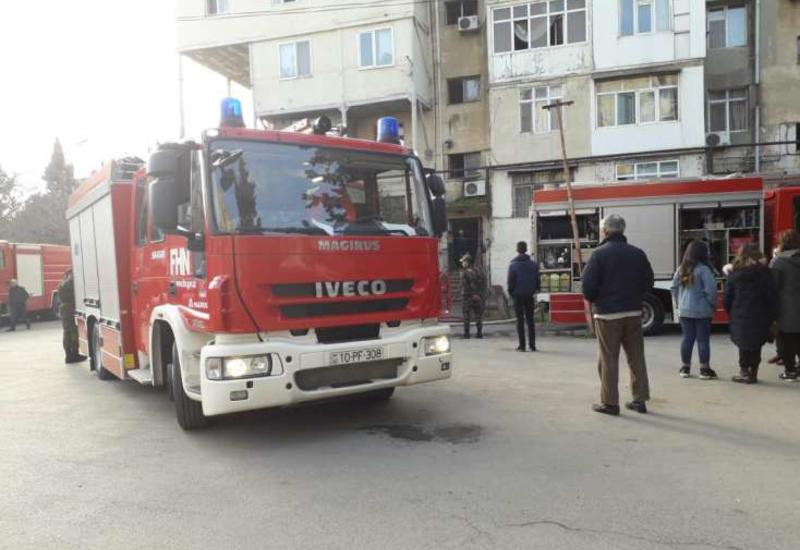 Сильный пожар в Баку, эвакуированы 70 человек 