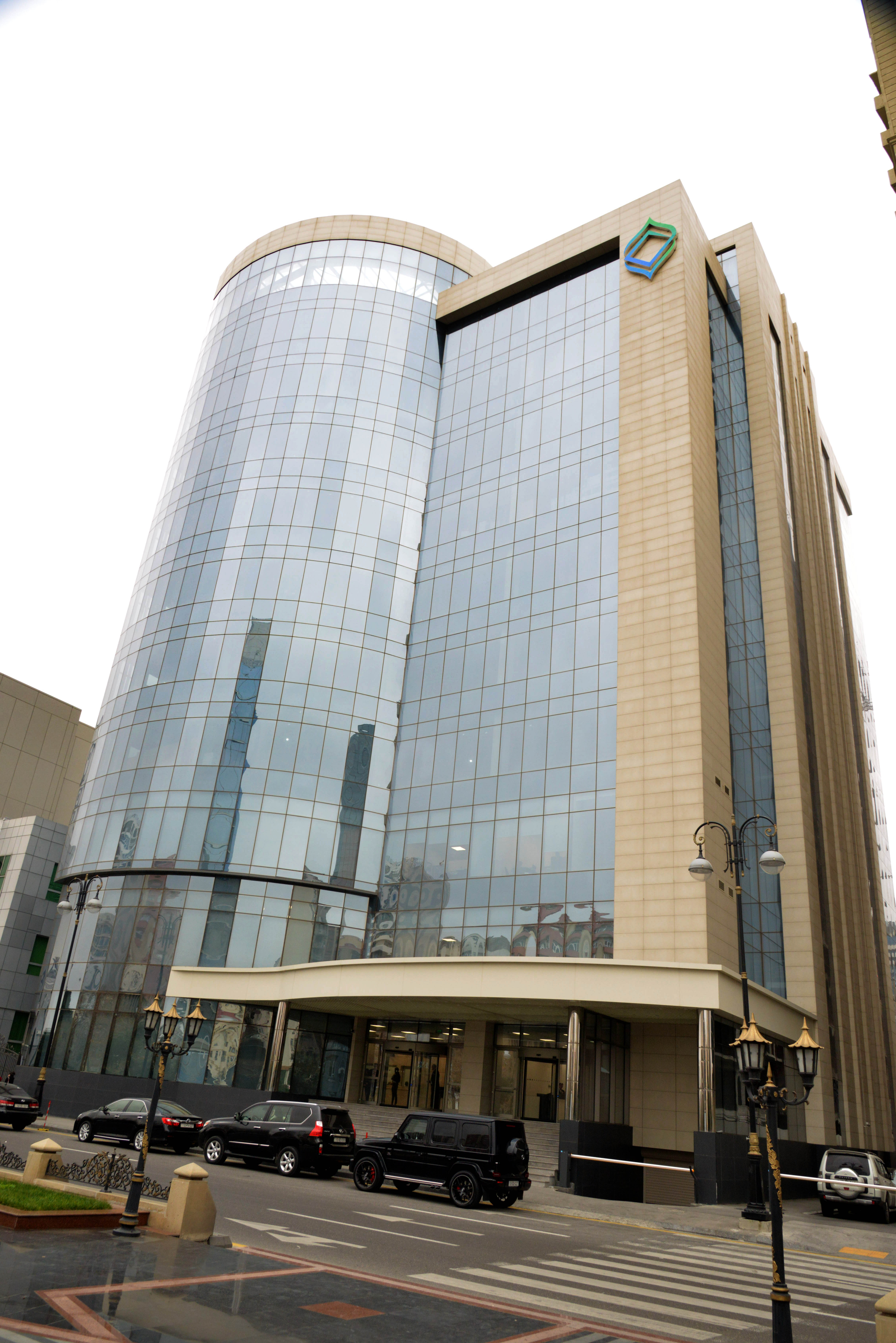 Amrahbank  fəaliyyətinin 26 ilini öz yeni binasında qeyd etdi