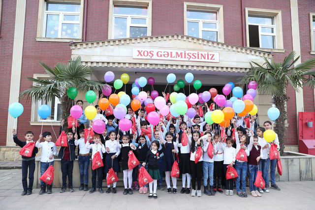 По инициативе Лейлы Алиевой проживающим в регионах детям доставили новогодние подарки