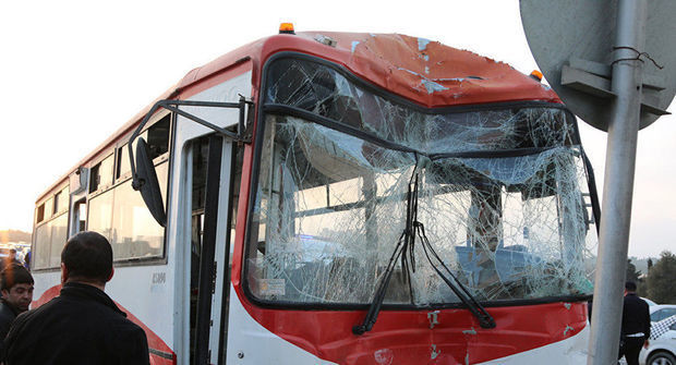 В Баку микроавтобус со школьниками попал в ДТП, есть пострадавшие
