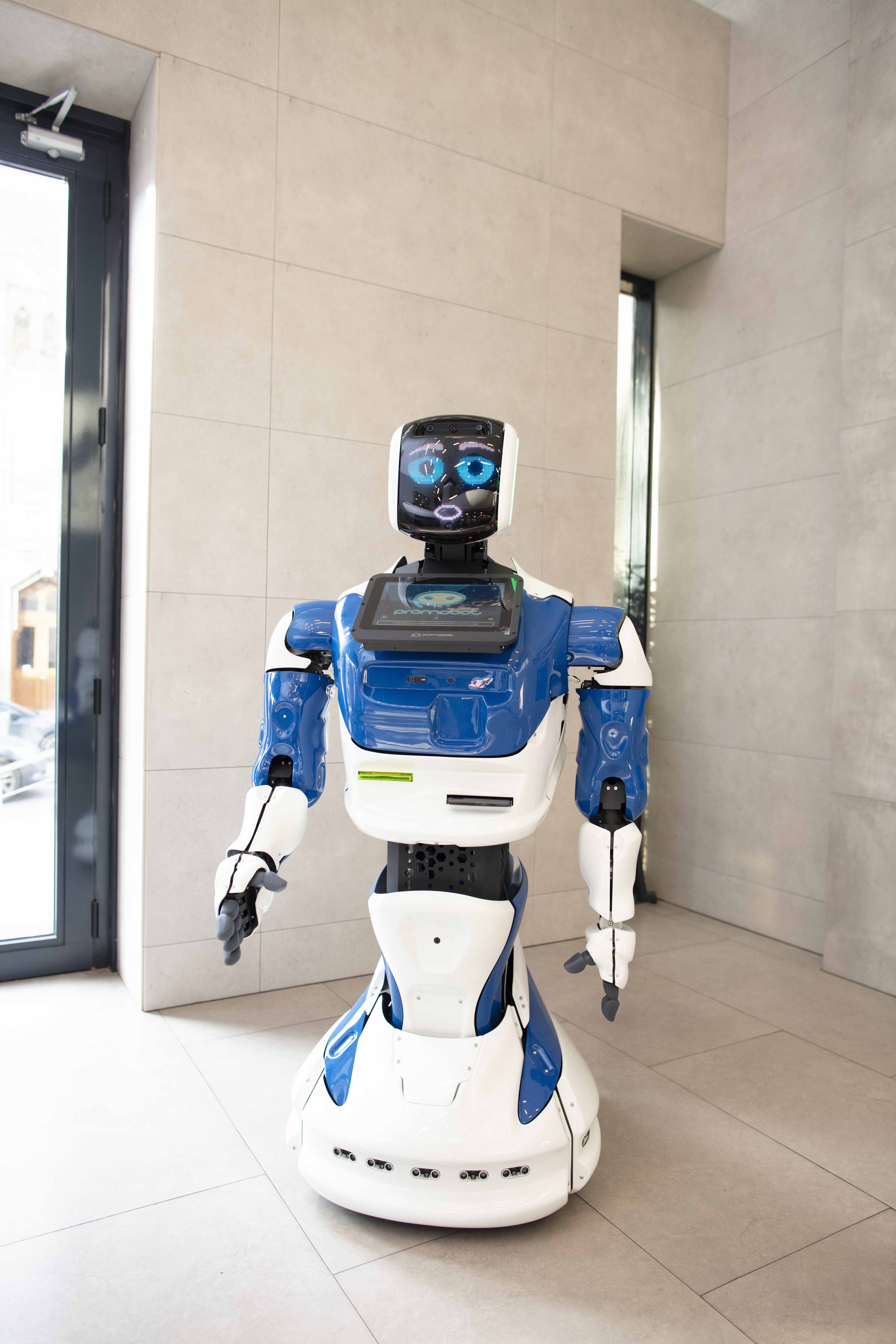 Azərbaycan Beynəlxalq Bankında robot!