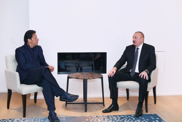 Встреча Ильхама Алиева с Имраном Ханом в Давосе