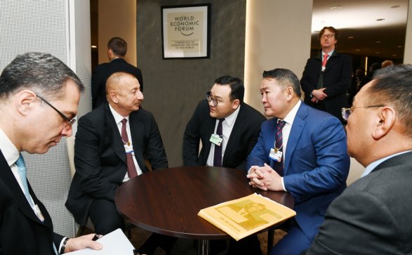 Встреча Ильхама Алиева с президентом Монголии