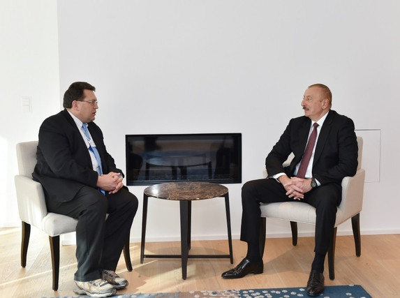Президент Ильхам Алиев встретился в Давосе с мэром швейцарского города Монтре
