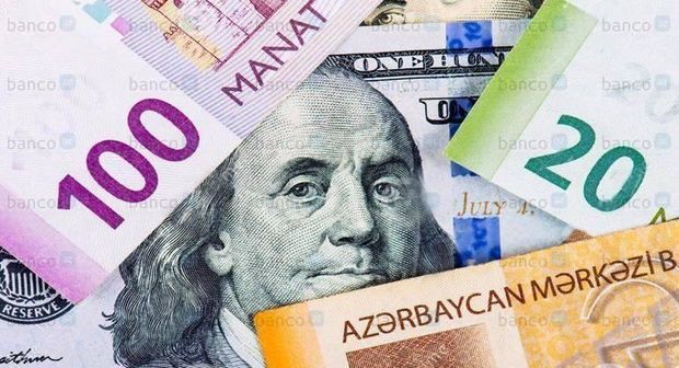 Манат незначительно снизился к евро и рублю