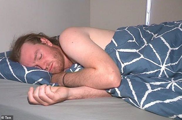 Мужчина проспал 41 день подряд из-за редкой болезни