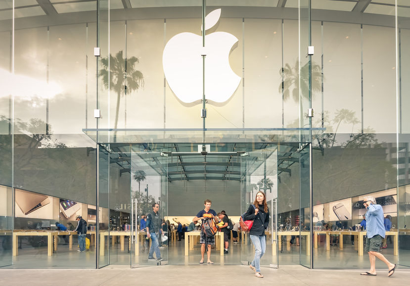 Apple заявила о сокращении поставок iPhone по всему миру