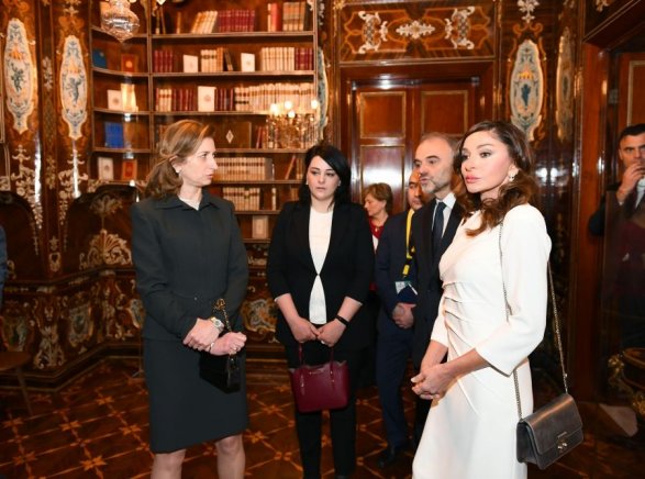 Мехрибан Алиева ознакомилась с Квиринальским дворцом в Риме 