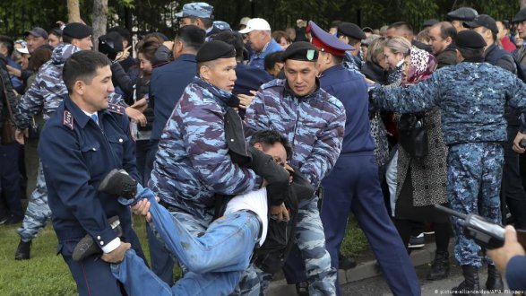 Несанкционированный митинг в Алматы. Десятки задержанных
