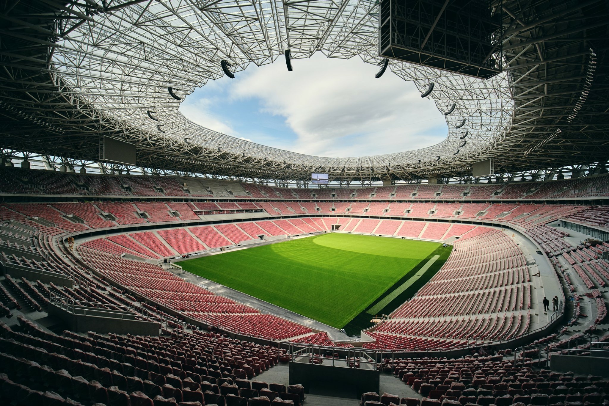 УЕФА назвал стадионы финальных матчей еврокубков
