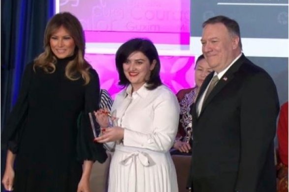 Помпео и Мелания Трамп вручили премию азербайджанскому адвокату 