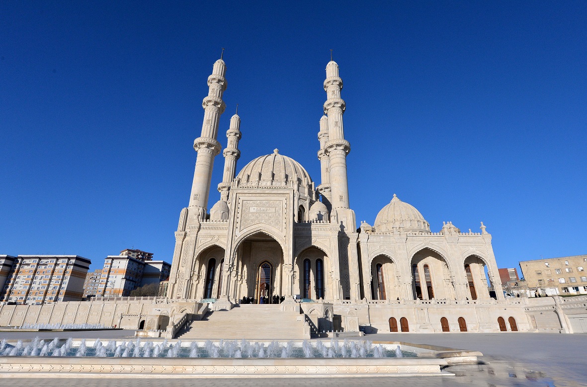 В Азербайджане ввели запрет на посещение мечетей из-за коронавируса