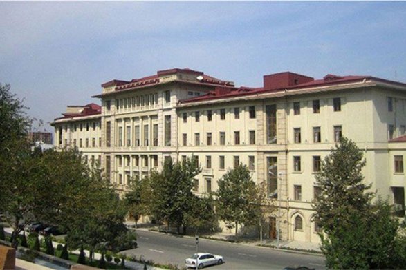 В Азербайджане закрываются моллы и крупные торговые центры 