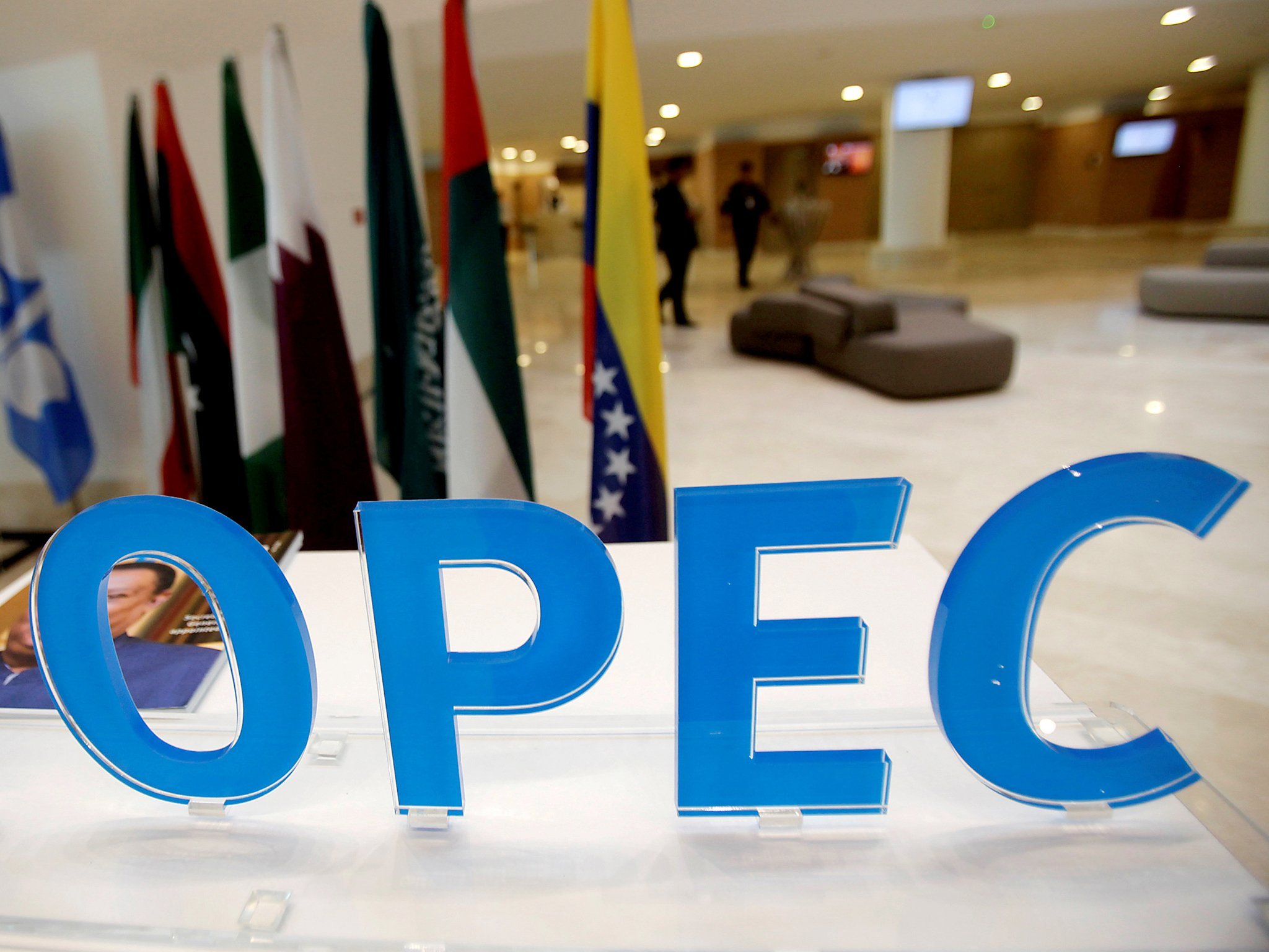Страны ОПЕК+ начали видеоконференцию по стабилизации нефтяного рынка