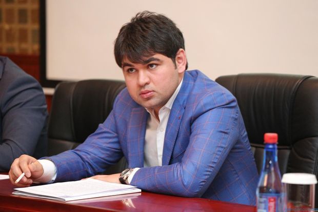 Сын Эльмара Велиева отстранен от должности в парламенте