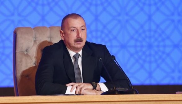 Ильхам Алиев наградил представителей науки