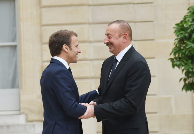 Президент Франции поздравил Ильхама Алиева