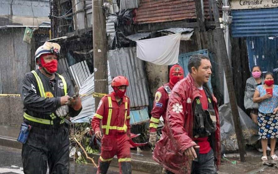 Девять человек стали жертвами урагана в Сальвадоре