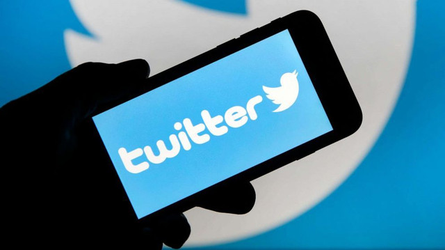 Франция предложила Twitter переехать из США