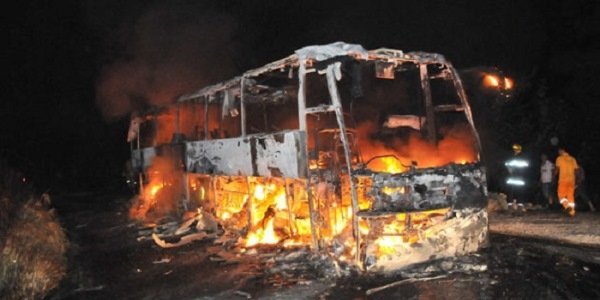 В Баку сгорел пассажирский автобус