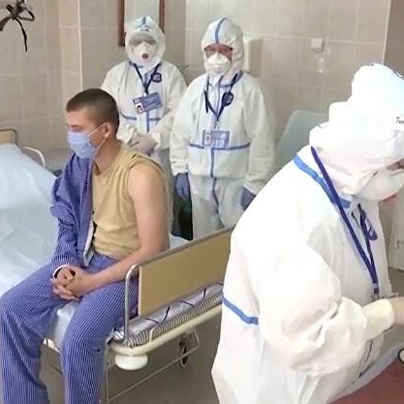 Российские врачи рассказали о состоянии участников испытаний вакцины от COVID-19