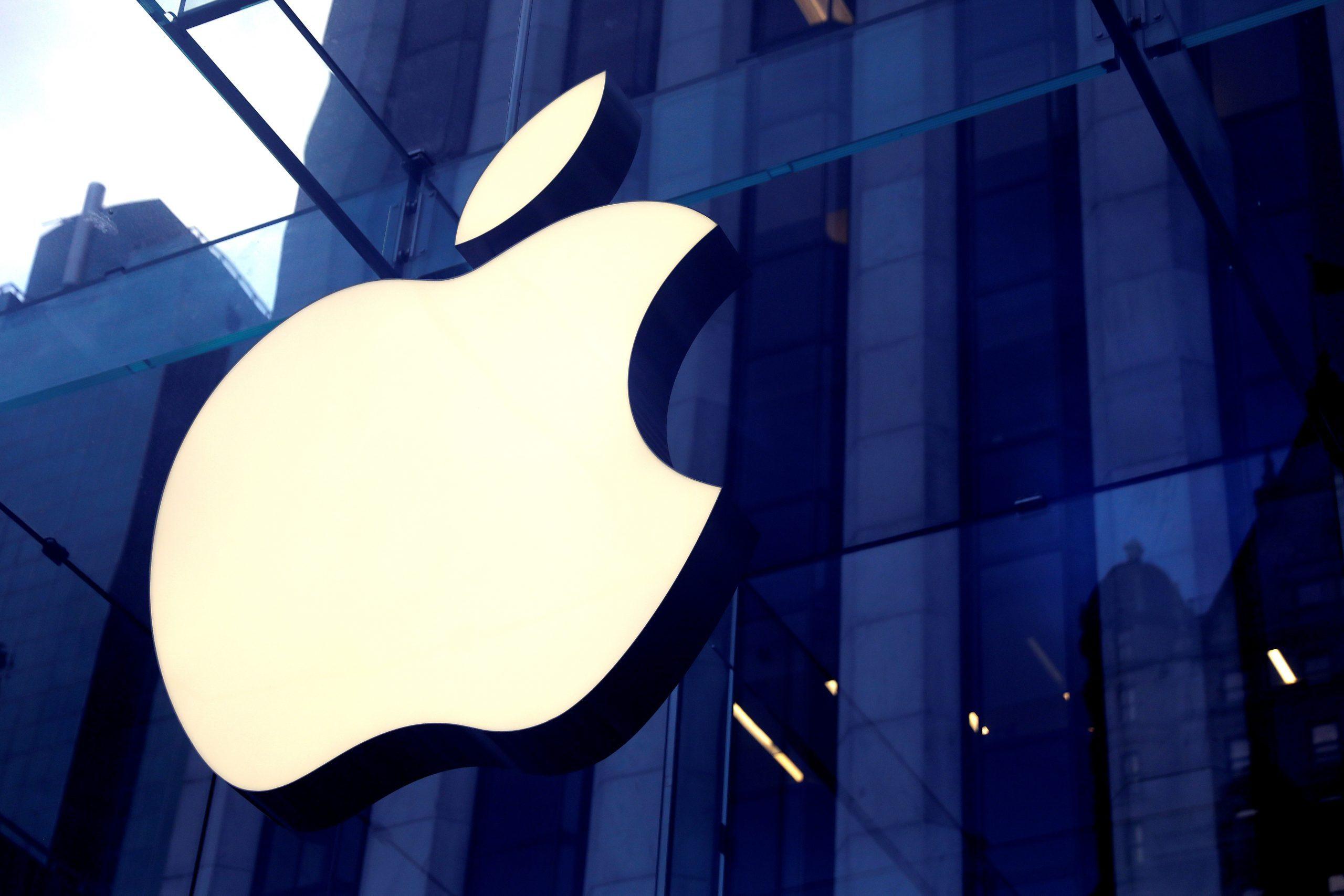 Apple закрывает десятки магазинов из-за коронавируса