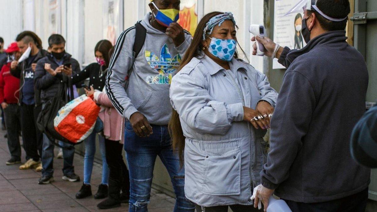 В Чили количество зараженных COVID-19 превысило 300 тысяч