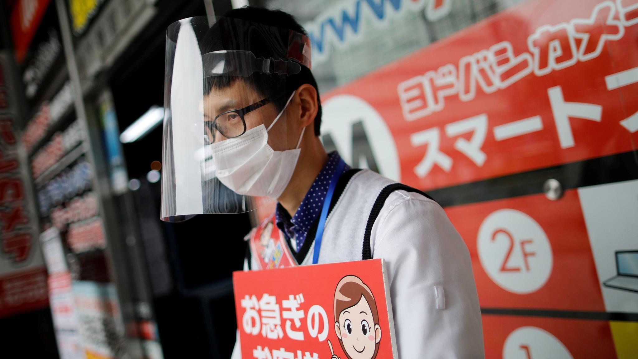 В Японии за сутки зафиксированы свыше 400 случаев заражения COVID-19