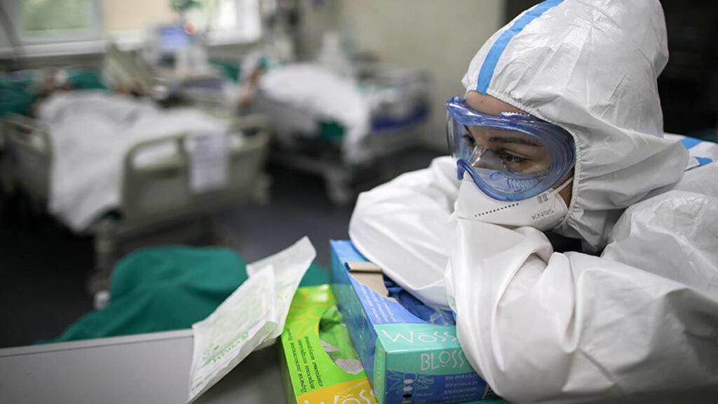Во Франции за сутки выявлено около 1700 случаев коронавируса