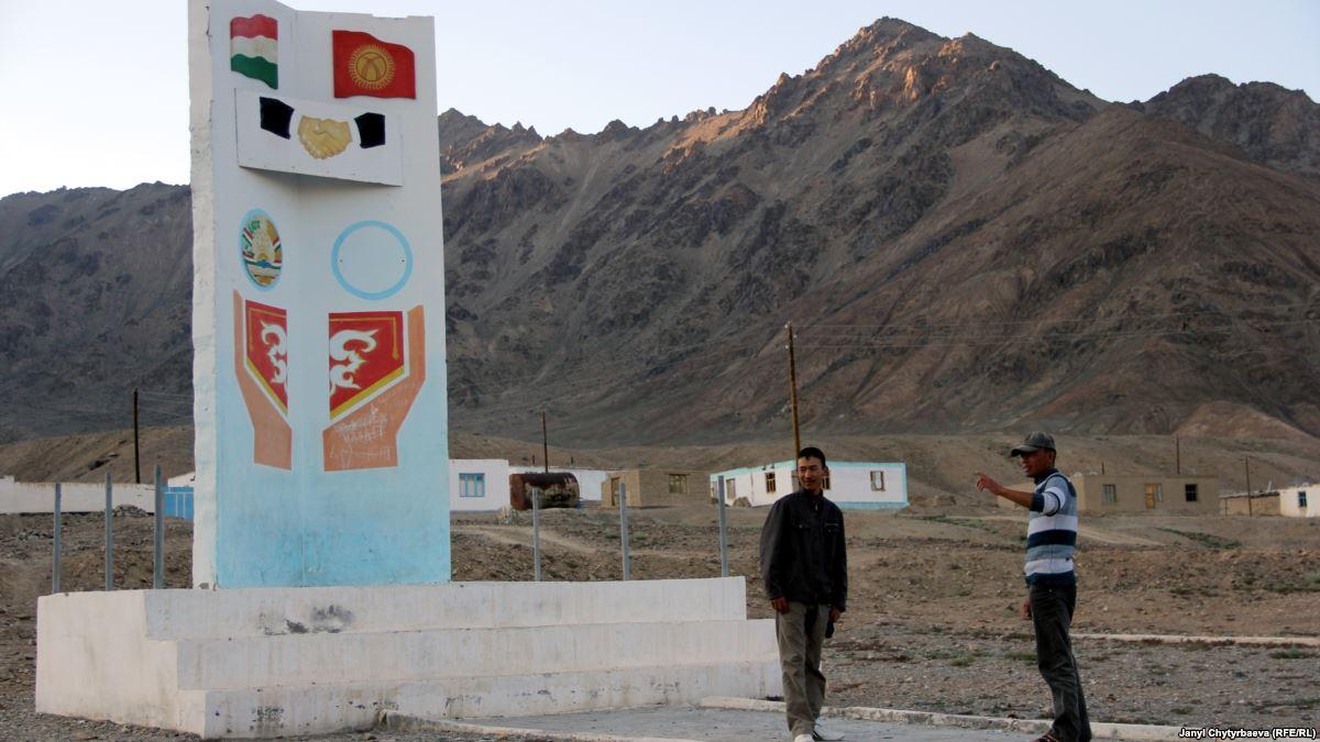 Произошла стрельба на границе Кыргызстана и Таджикистана, есть раненый