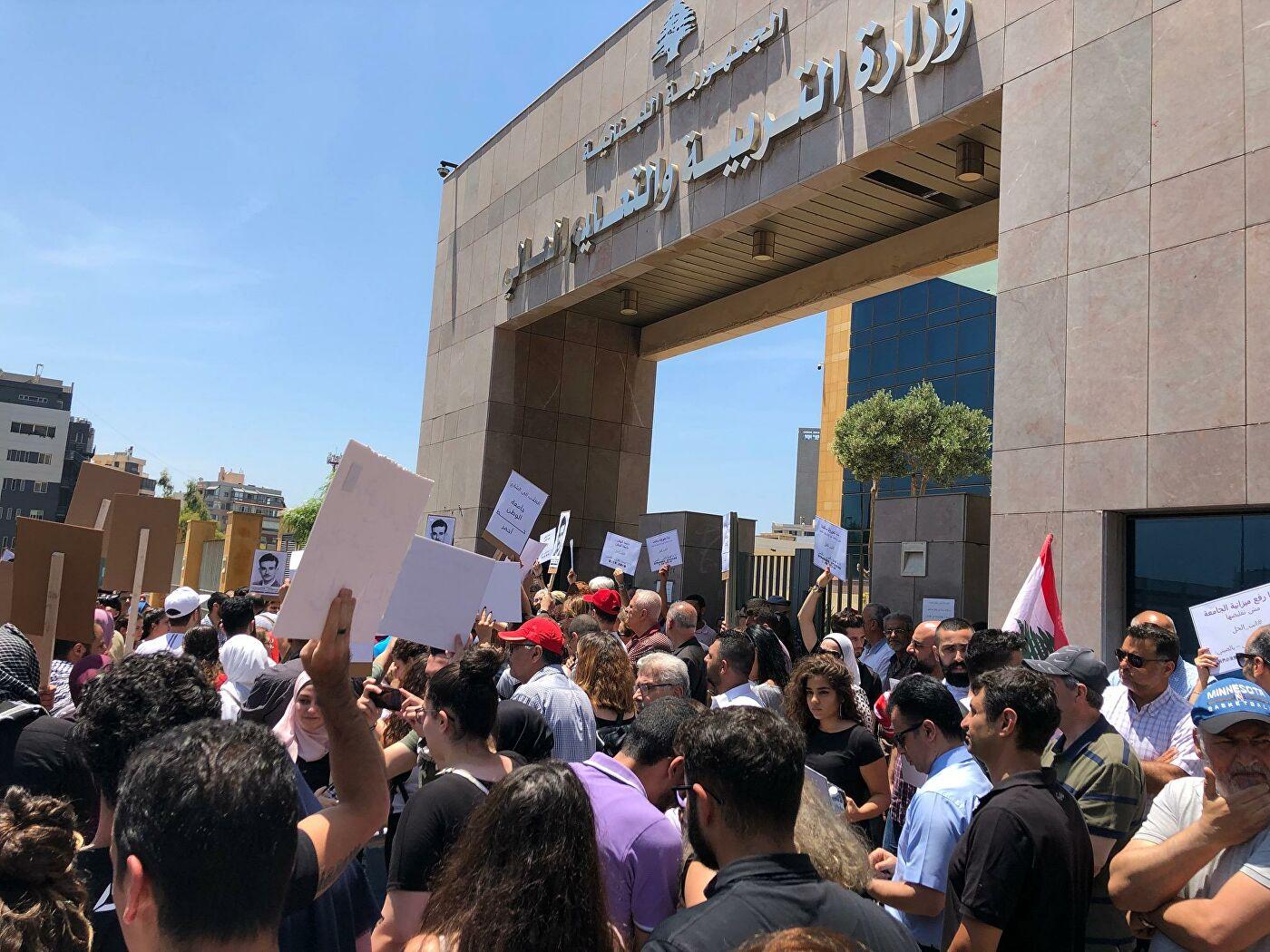 Беспорядки в Бейруте: Протестующие требуют отставки правительства