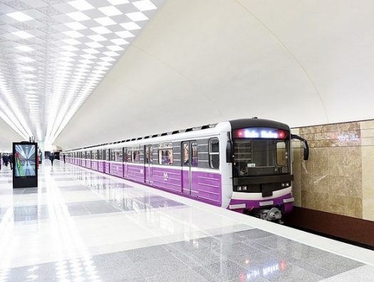 В Баку снова заработало метро