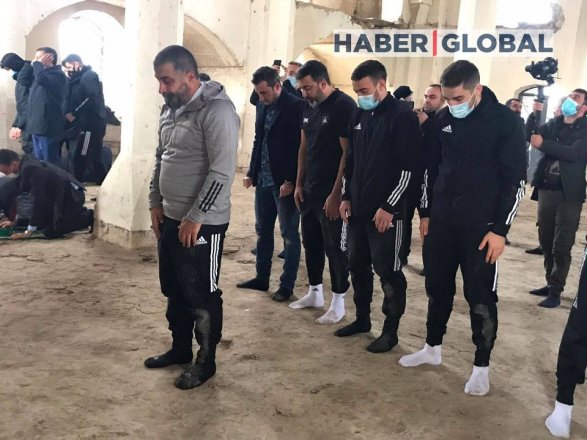 Хикмет Гаджиев и футболисты «Карабаха» играют в футбол в Агдаме  -  ВИДЕО 
