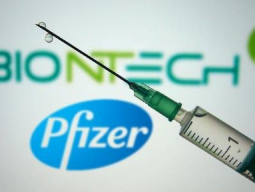 Вакцину Pfizer от коронавируса начали развозить по странам