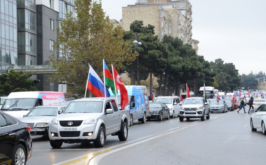 Жители Баку отметили освобождение Лачина, организовав автопробег