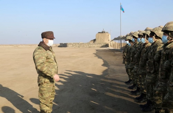 Закир Гасанов проверил обеспечение войск на освобожденных территориях