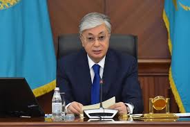 Президент Казахстана поручил сократить число госслужащих
