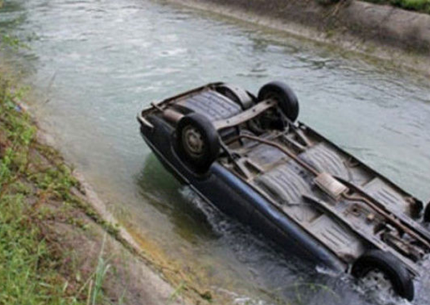 Sabirabadda avtomobil kanala aşdı - sürücü öldü