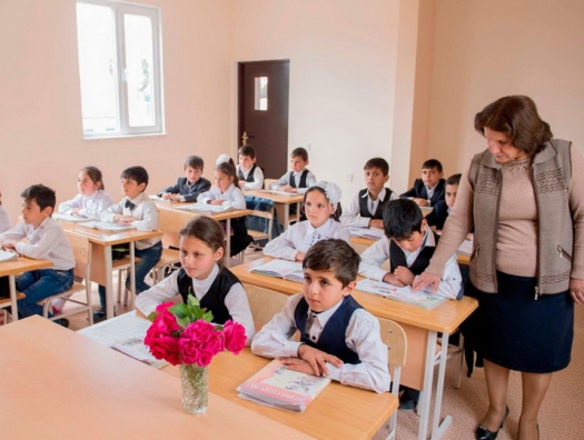 В Азербайджане снова открываются школы 