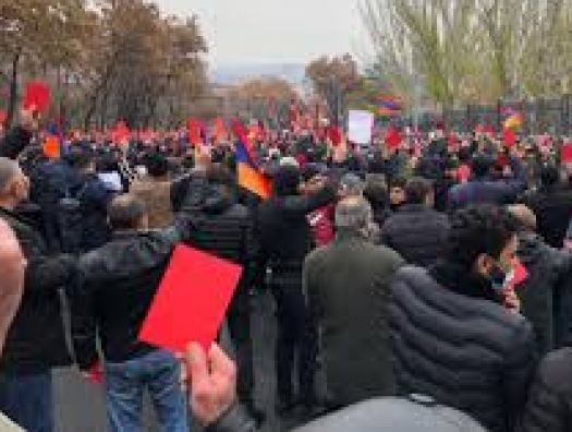 Протесты перед парламентом Армении